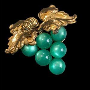 Vintage Coro Grape Cluster Brooch With Gold Leaves & Green Beads vineyard